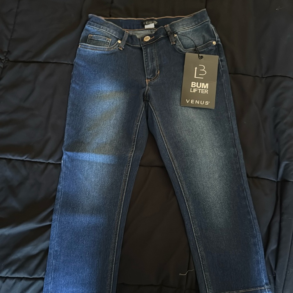 Venus cropped bum lifting jeans